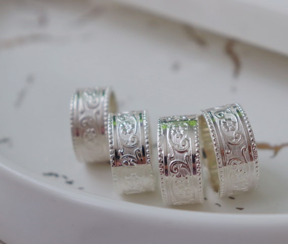 Heavy-wall flower patterned silver rings