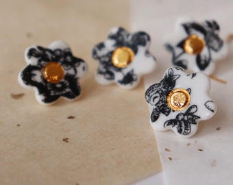 Black floral pattern porcelain studs earrings