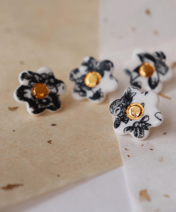 Black floral pattern porcelain studs earrings