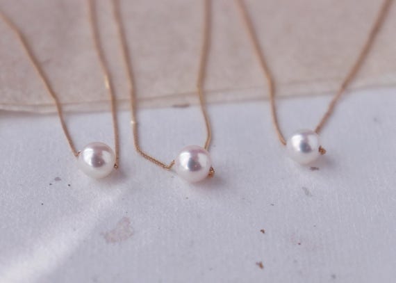 18kt solid gold Akoya pearl necklace  18 inches ajustable