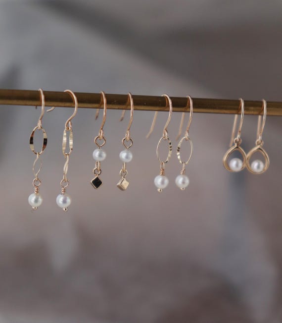 10kt  Solid yellow Gold Pearl dangle earrings