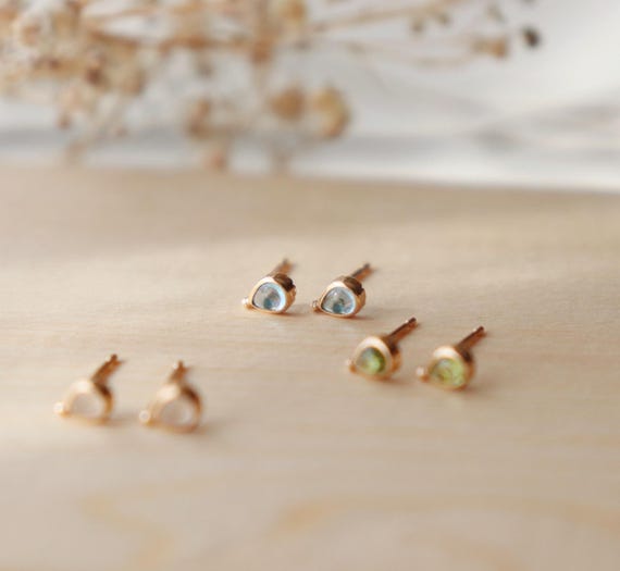 10kt Solid yellow gold teardrop stone studs