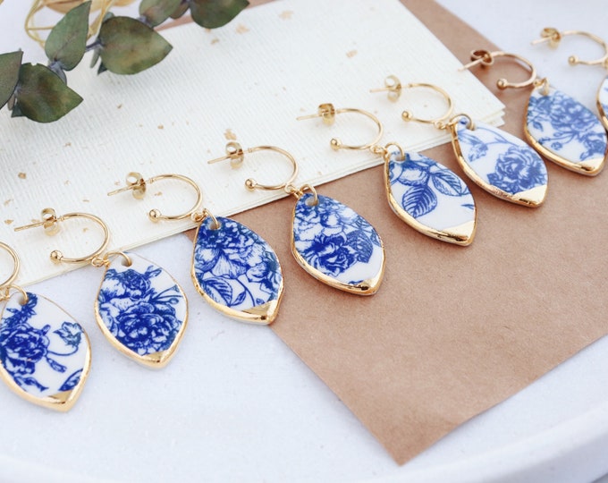 Qinghua ( blue and white porcelain ) porcelaine earrings