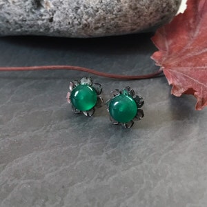 Green chalcedony seashell flower sterling silver stud earrings bridal petite handmade gemstone cute chic jewelry E662Z