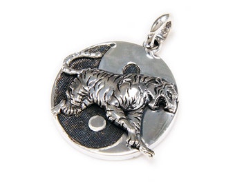 ガンダム/MS-06 ザク 11/925スターリングシルバーペンダント/ロボット