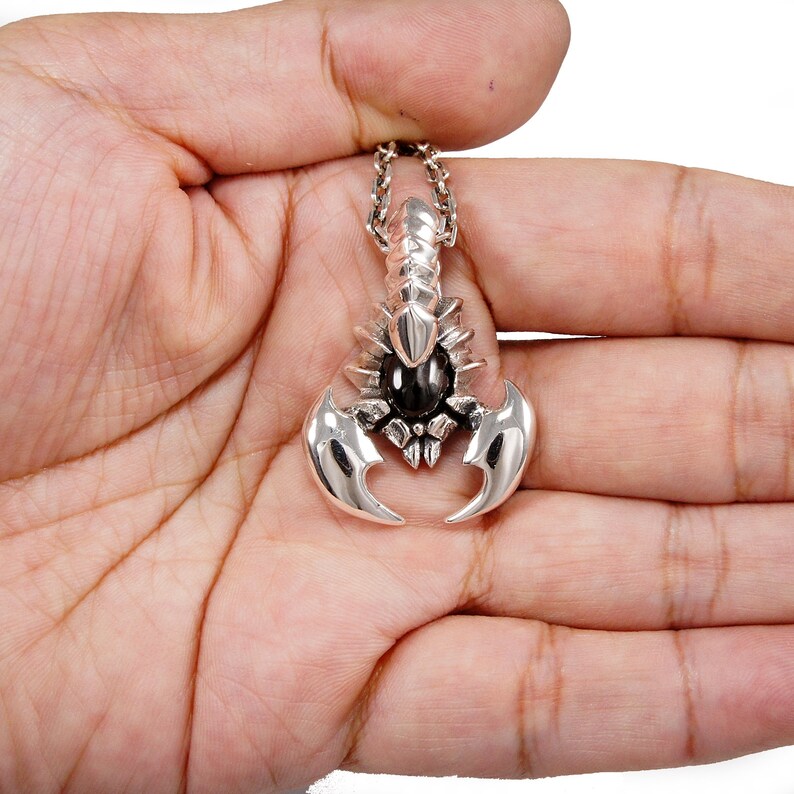 Скорпион из серебра 925