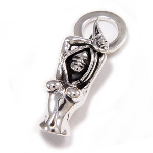 Velosipedda yalangoch qizlar suratlari