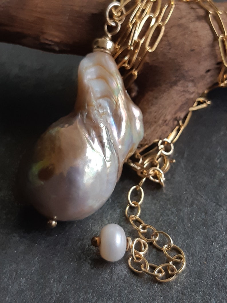 14k gold pearl studs