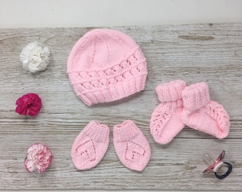 Hand knitted 0-3 months baby girl hat, booties & scratch mittens