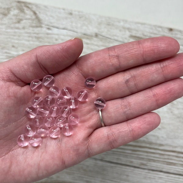 Pack of 25 ice / pale pink 8mm round glass beads