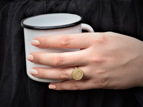 Gold plated signet ring best sale womens