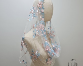 PRÉCOMMANDE - Voile infini Sainte-Catherine de Sienne | Voile de chapelle mantille pour la messe latine | Broderie rose et bleue (avec peigne à pression)