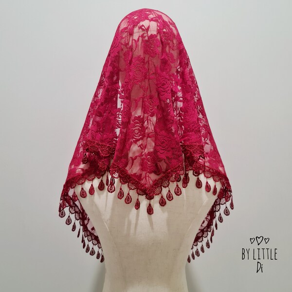 Red veil medi length .