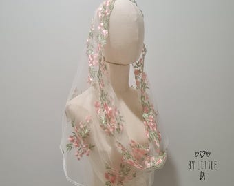 Heilige Katharina von Siena Infinity Schleier | Mantilla Kapelle Schleier für Lateinische Messe | Katholische Messe Schleier | Weiss Grün-Peachy Pink (mit Kammkamm)