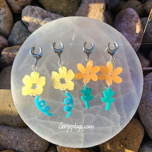 2g-1&quot; Gold Or Silver Frosted Flower Saddle Plugs Gauges Earrings, Sold by PAIR 6mm, 8mm, 10mm, modern, Floral, cottage core, spring gauges
