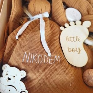 Prezent dla niemowlaka grzechotka Baby Box Imię zdjęcie 6