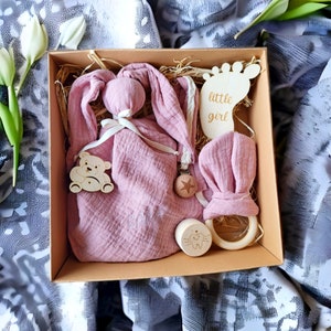 Prezent dla niemowlaka grzechotka Baby Box Imię zdjęcie 2