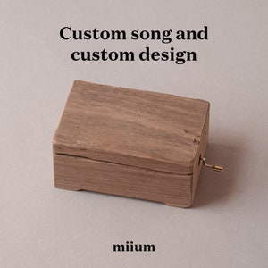 Boîte à musique antique en bois | +60 morceaux disponibles | Manivelle et mécanisme de remontage | Boîte à bijoux vintage