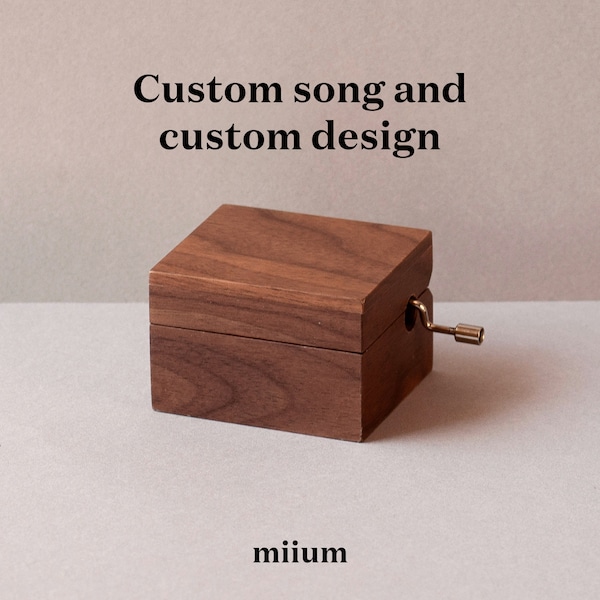 Personalized Music Box | Small Vintage Wooden Music Box | Walnut Natural Wood | +50 tunes available | Crank music box movement