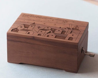 Caja de música personalizada / Music Village Music Box / Inspirada en Mamma Mia / Caja de madera de joyería / Diseño personalizado / Mecanismo de manivela o cuerda