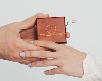 Custom Music Box with Heart | Fine engraved music box | +100 tunes available | Personalized Gift for Mother's day, birthday, anniversary