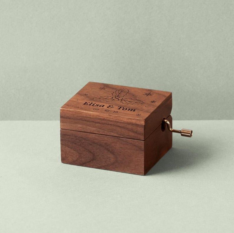 Christmas Music Box Mistletoe Music Box Crank and Windup Music Box