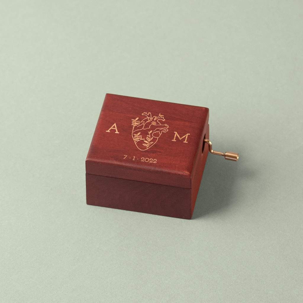 Custom Music Box With an Engraved Heart | Engraved Music Box | +80 ...