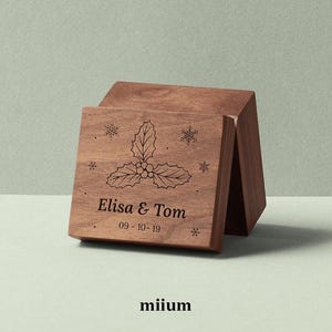 Christmas Music Box | Mistletoe Music Box | Crank and wind-up music box movement | Original and Personalized gift for Christmas