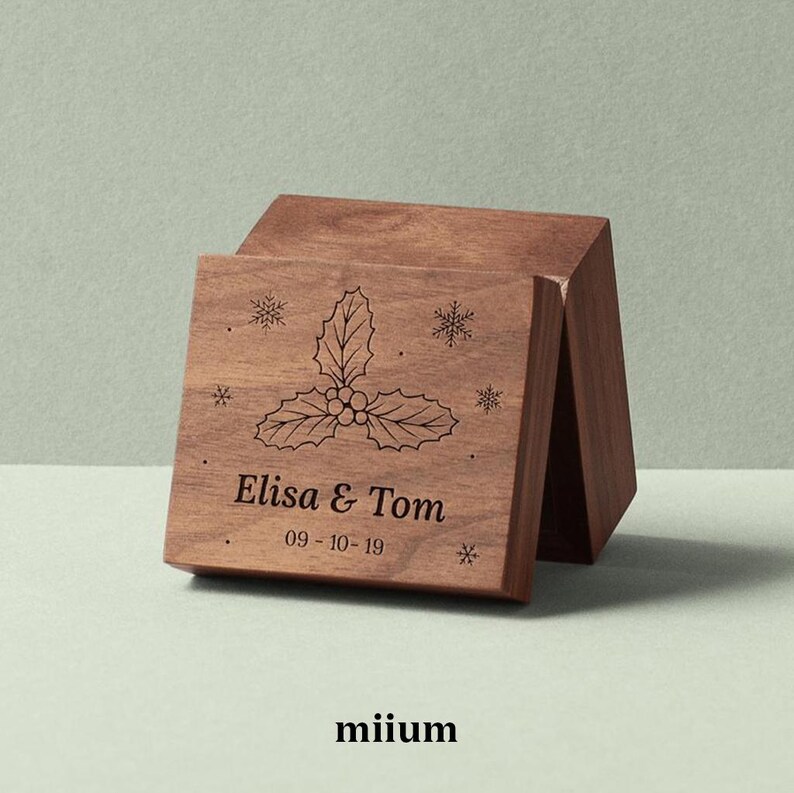 Christmas Music Box Mistletoe Music Box Crank and Windup Music Box