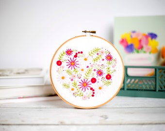 Blumen-Herz-Stickset, Herz-Stickset, Hoop-Art-Kit, rosa Blumenstickerei, Blumen-Nadelarbeitsset, Blumen-Herz-Stickerei