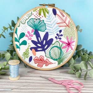 Floral Embroidery Kit, Modern Embroidery Kit, Flowers Needle Craft Kit, Summer Hand Embroidery Project, Abstract Embroidery Kit