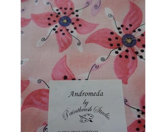 Tela de algodón Pink Flowers Andromeda de Paintbrush Studio, tamaño Fat Quarter de 18x22 pulgadas.