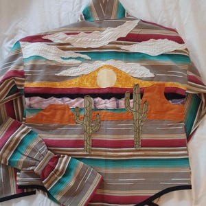 Shacket im Vintage-Stil, Patchwork mit Wüstenmotiv, Köperbindung im 70er-Jahre-Stil