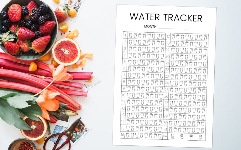 以下が含まれることがあります： 「WATER TRACKER」と「MONTH:」というテキストが上部に書かれた白黒の印刷可能なウォータートラッカー。トラッカーは、月の日を表す31列と、コップ1杯の水を表す16行で構成されています。