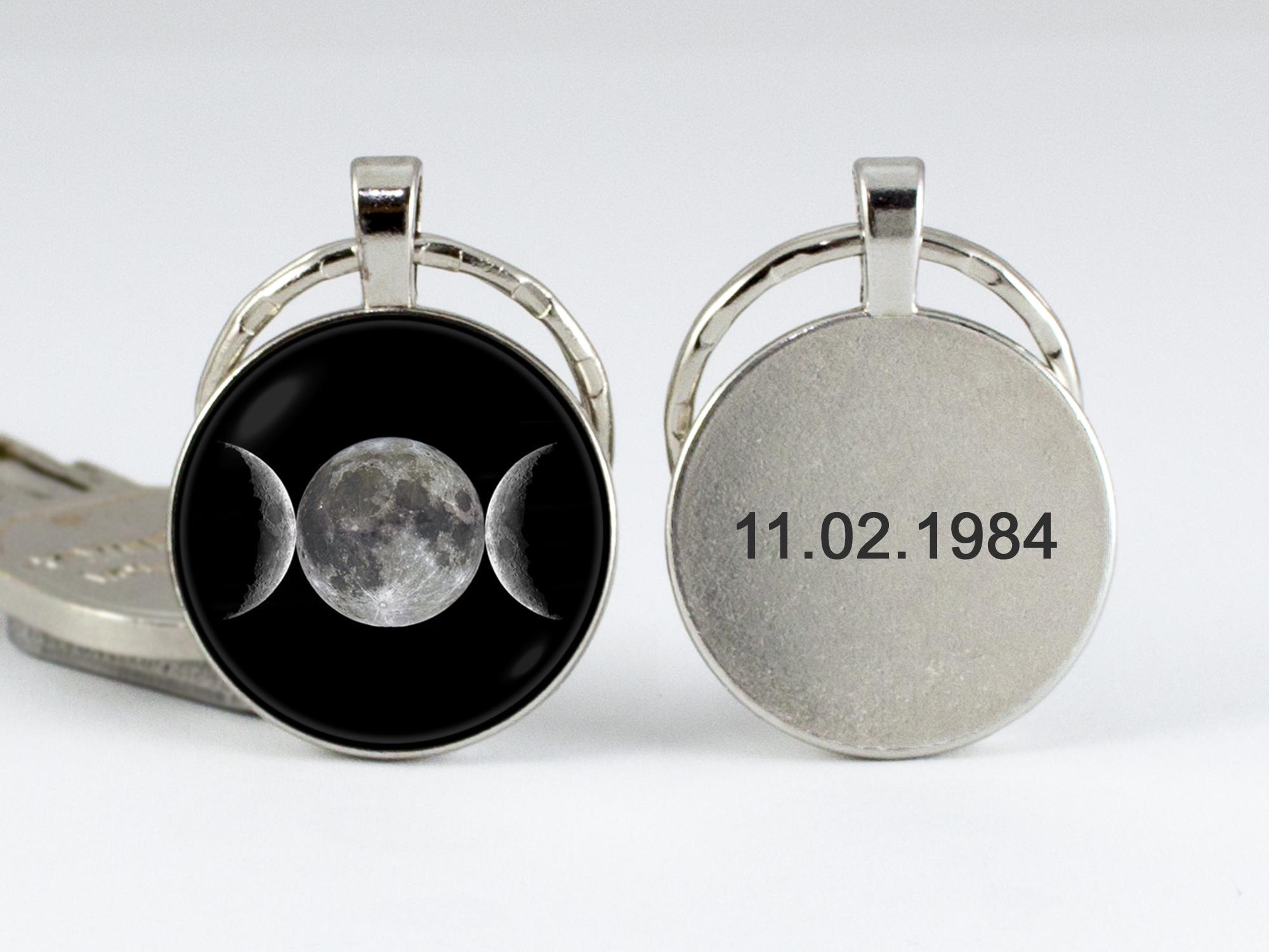LIKGREAT Portachiavi Tripla Luna Dea in Acciaio Inox Portachiavi Amuleto Ruota di Ecate Gioielli Talismano Magico Pagano Per Donne Festa Della Mamma (argento