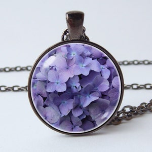 Flieder Halskette Blumenanhänger Flieder Anhänger Blumenhalskette Floral Halskette Flieder Schmuck Pflanzenschmuck Mädchenschmuck Freundin Geschenk Blüte