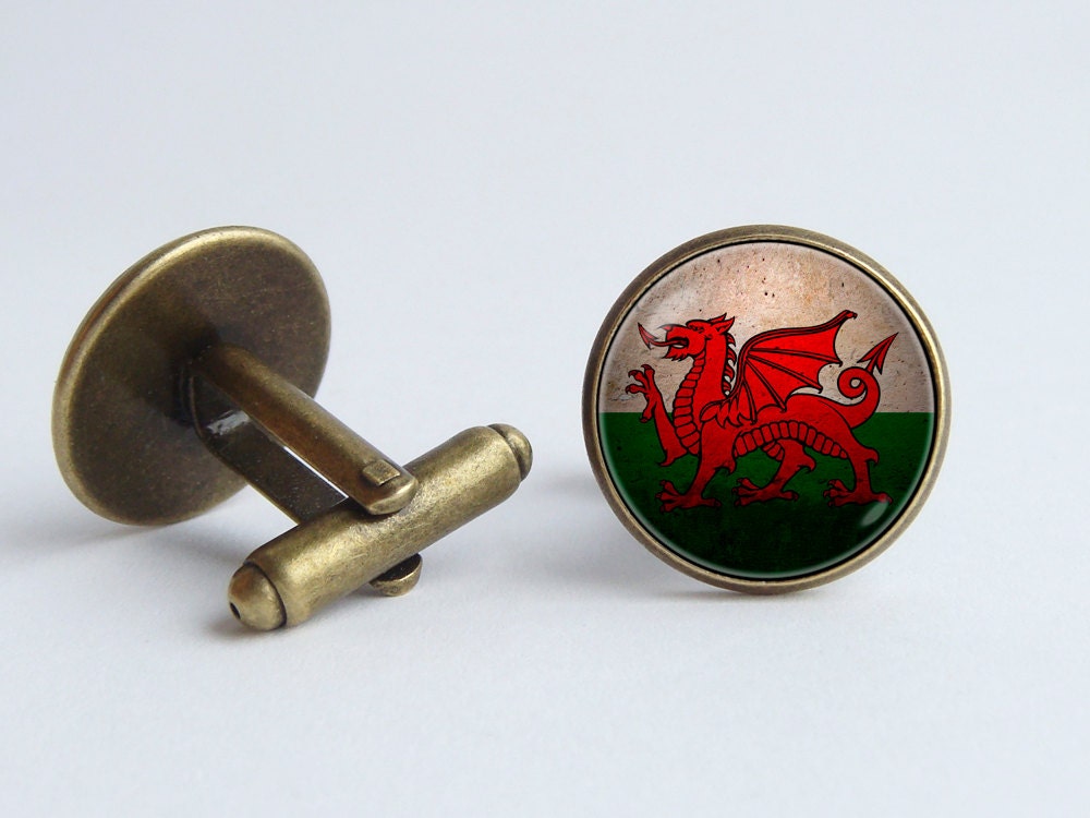 thumbnail image 2 of Wales Flag Tie Pin And Cufflink Gift Set – Cymru Collectable Accessories For Men 2 of 6