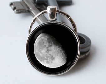 Waning Gibbous Key ring Moon phases Gift keychain Key holder Key fob Lunar jewelry Moon pendant Lunar cycle Key chain Moon jewellery Grey