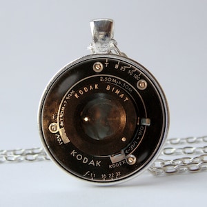 Vintage camera lens necklace Lens pendant Photography jewelry Vintage lens pendant Camera necklace Boyfriend gift Art pendant Photographer