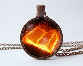 Boek liefhebber ketting Boeken sieraden Boek hanger Vlammend boek Boekenwormen ketting Cadeau voor lezers Boek ketting Bibliofiele hanger Boek kunst