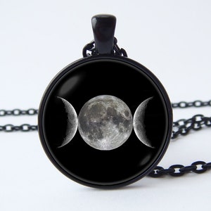 Triple moon goddess necklace Triple moon goddess pendant Crescent moon Wiccan jewelry Magic sign Triple moon goddess sign Full moon Pentacle