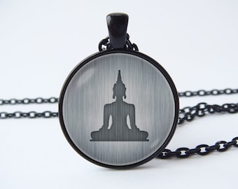 Bouddha statue Yoga collier Bouddha collier Bouddha bijoux Bouddha pendentif Bouddha bijoux Méditation pendentif Yoga cadeau Bouddhisme Art pendentif