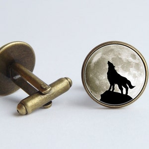 Howling wolf cufflinks Men cuff links Father gift Wolf jewelry Grey moon Coworker gift Cufflinks wolf Wilderness Animal jewelry Moon jewelry