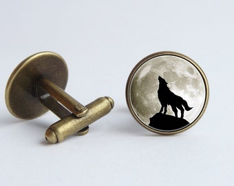 Howling wolf cufflinks Men cuff links Father gift Wolf jewelry Grey moon Coworker gift Cufflinks wolf Wilderness Animal jewelry Moon jewelry