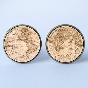Vintage globe manchetknopen Vriendje cadeau Cufflinks globe Accessoires voor mannen Traveler cadeau Mannen sieraden Man geschenk Cuff links oude wereld kaart