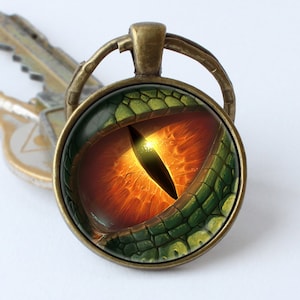 Dragon eye keychain Dragon eye keyring Dino gift Dinosaur jewelry Dino eye pendant Dinosaur key ring Reptile keychain Fantasy jewelry Gifts