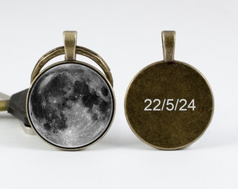 Valentine's Day gift Personalized keychain Full moon Personalized gift Moon jewelry Custom key fob Engraved keychain Anniversary gift Lunar