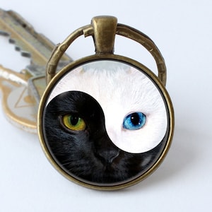 Yin Yang keychain Yin Yang cats Yin Yang keyring Yin Yang jewelry Yin Yang pendant Cat jewelry Cat key chain Cat keyring Black and white