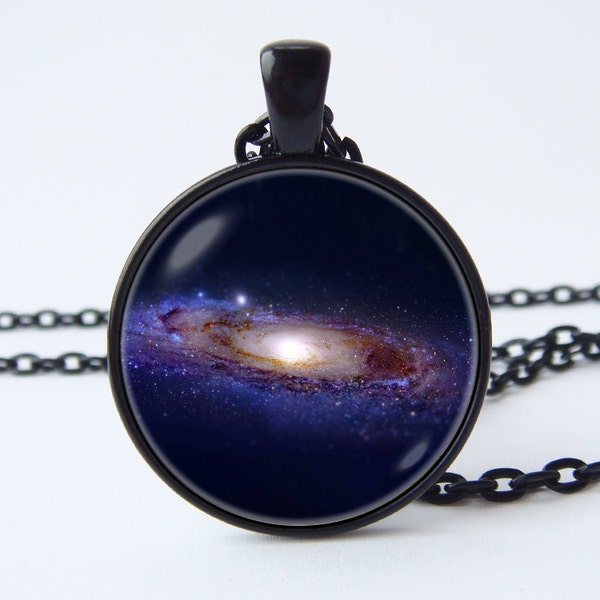 Nébuleuse Andromède collier Système solaire Planète pendentif Orion collier Universe pendentif Collier Galaxy Collier Espace photo Étoiles Astronomie cadeau Néon