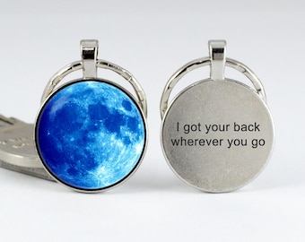 Schlüsselanhänger mit Gravur Blauer Mond Schlüsselanhänger Personalisierter Schlüsselanhänger Lunar Schmuck Personalisierter Schlüsselanhänger Raum Vollmond Schmuck Individuelles Geschenk Luna Schlüsselanhänger